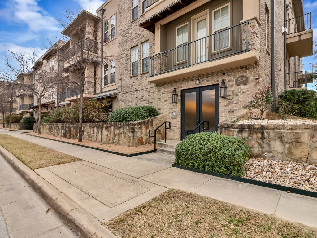 2800 Sandage Avenue 303, Fort Worth, TX 76109