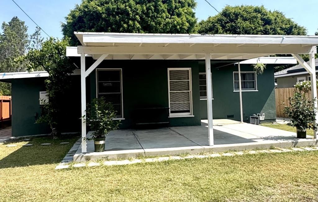 Image 12 of property listing at 6142 E Peabody Street, Long Beach, CA 90808