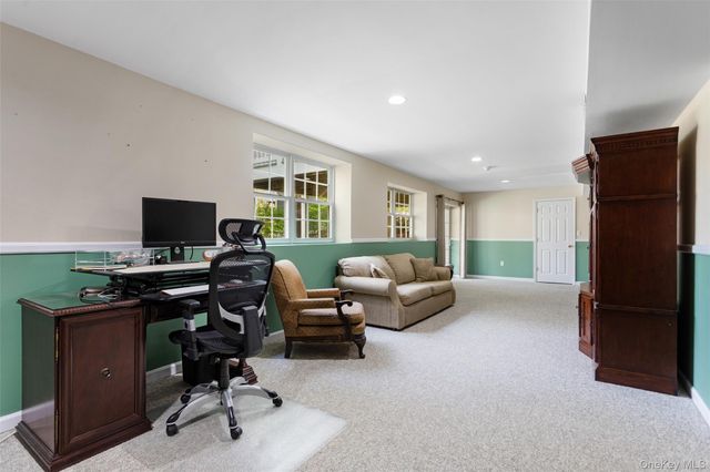 300 Rockwood Court, Yorktown Heights, NY 10598