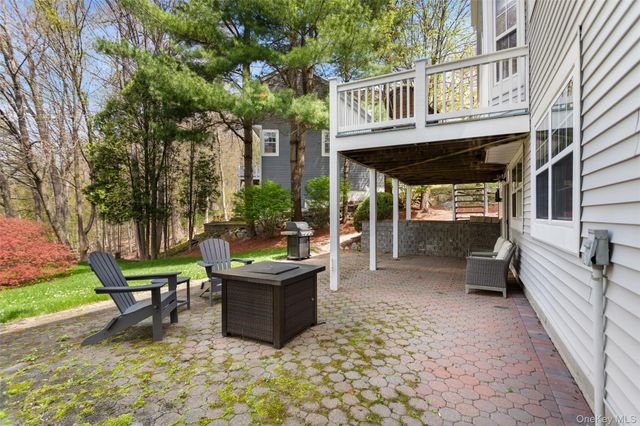 300 Rockwood Court, Yorktown Heights, NY 10598