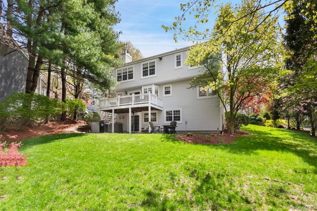 300 Rockwood Court, Yorktown Heights, NY 10598