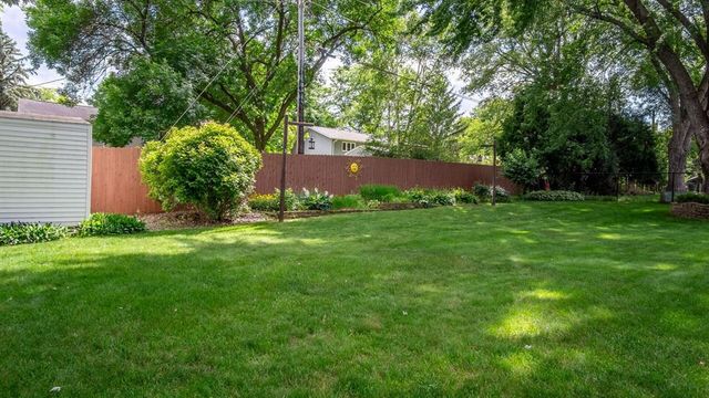1811 Grandview Drive, Eau Claire, WI 54703