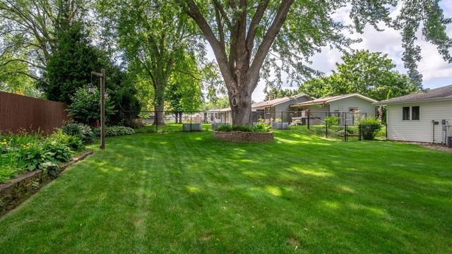 1811 Grandview Drive, Eau Claire, WI 54703