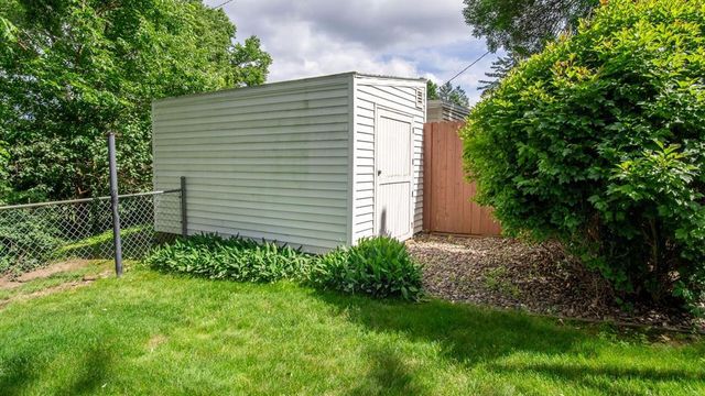 1811 Grandview Drive, Eau Claire, WI 54703