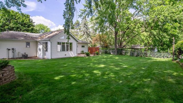 1811 Grandview Drive, Eau Claire, WI 54703