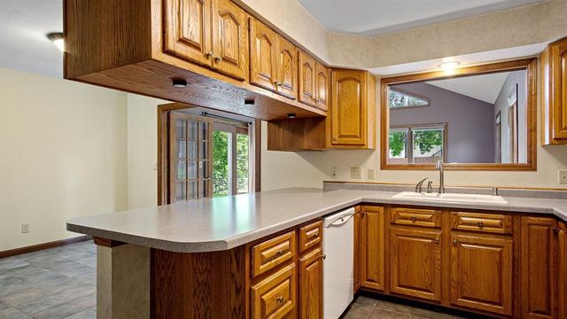 1811 Grandview Drive, Eau Claire, WI 54703