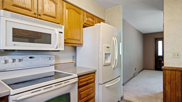 1811 Grandview Drive, Eau Claire, WI 54703