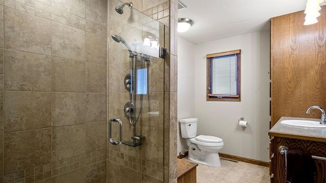 1811 Grandview Drive, Eau Claire, WI 54703
