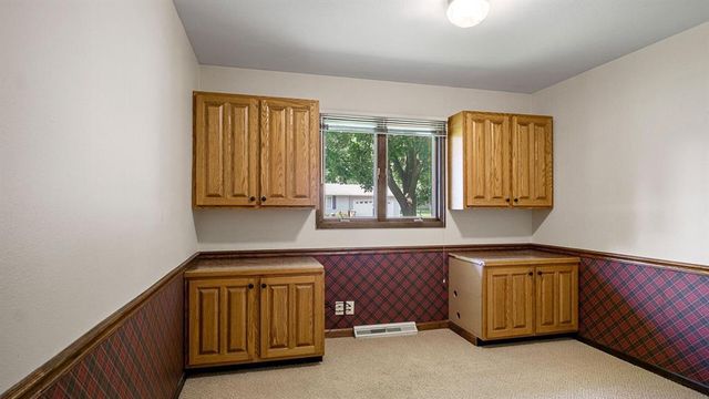 1811 Grandview Drive, Eau Claire, WI 54703