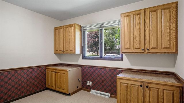 1811 Grandview Drive, Eau Claire, WI 54703