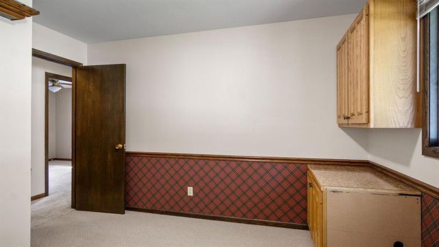 1811 Grandview Drive, Eau Claire, WI 54703