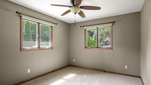 1811 Grandview Drive, Eau Claire, WI 54703