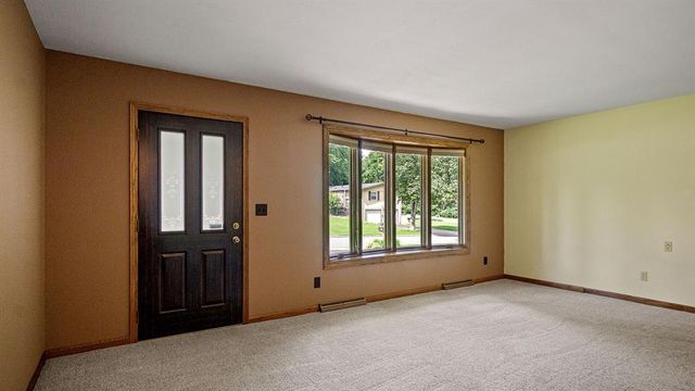 1811 Grandview Drive, Eau Claire, WI 54703