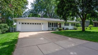 1811 Grandview Drive, Eau Claire, WI 54703