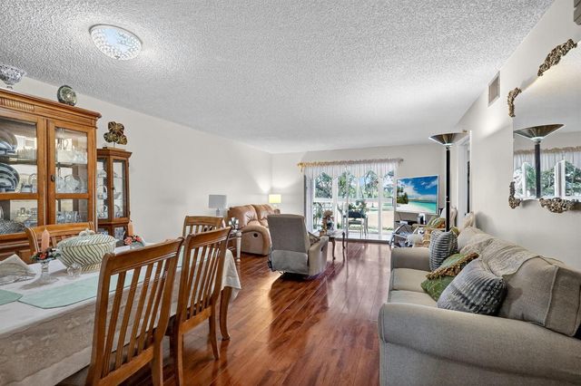 901 SW 128th Terrace 211A, Pembroke Pines, FL 33027