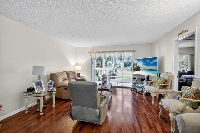 901 SW 128th Terrace 211A, Pembroke Pines, FL 33027