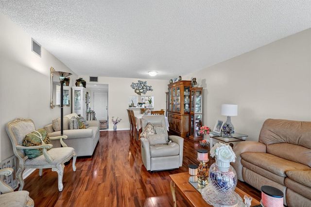 901 SW 128th Terrace 211A, Pembroke Pines, FL 33027