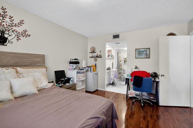 901 SW 128th Terrace 211A, Pembroke Pines, FL 33027