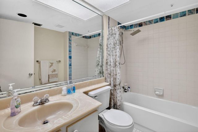 901 SW 128th Terrace 211A, Pembroke Pines, FL 33027