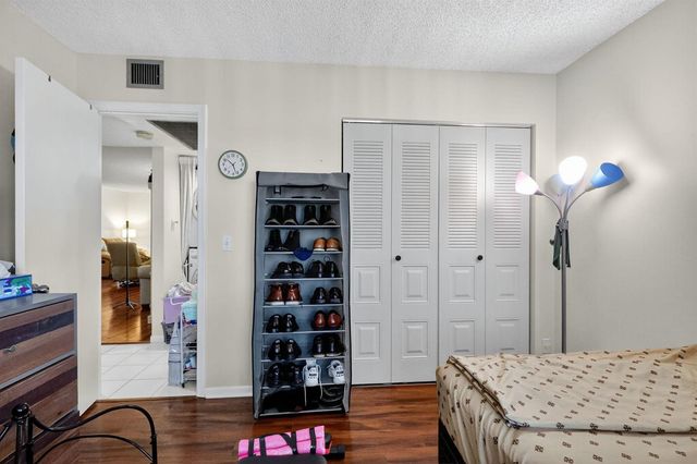 901 SW 128th Terrace 211A, Pembroke Pines, FL 33027