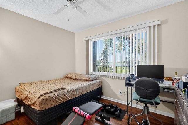 901 SW 128th Terrace 211A, Pembroke Pines, FL 33027