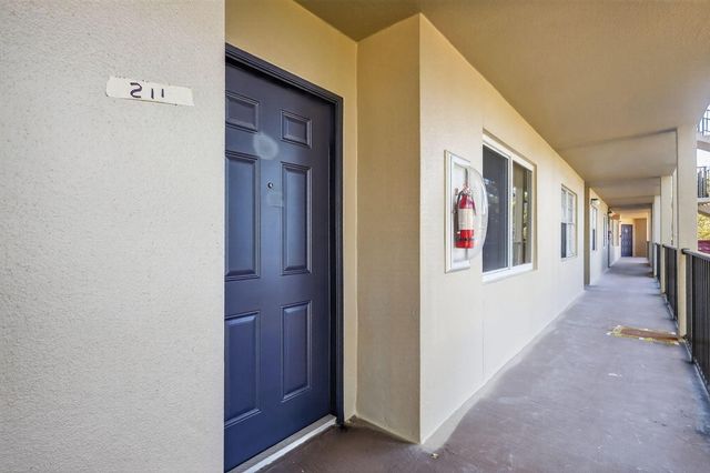 901 SW 128th Terrace 211A, Pembroke Pines, FL 33027