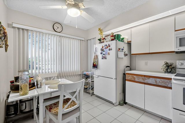901 SW 128th Terrace 211A, Pembroke Pines, FL 33027