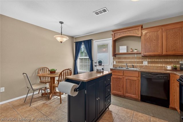 1724 Riley Circle, Alma, AR 72921