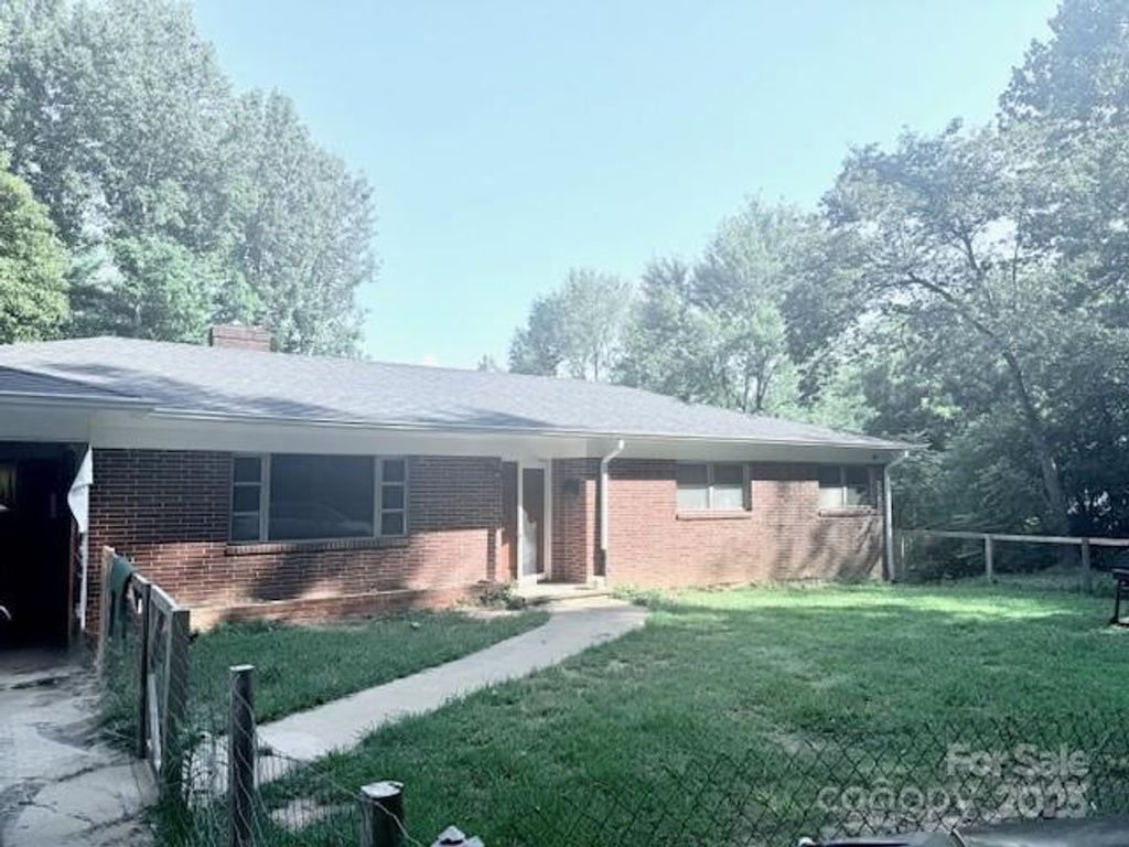 214 Palmer Street NW, Lenoir, NC 28645