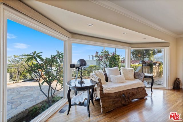 7965 Fareholm Drive, Los Angeles, CA 90046