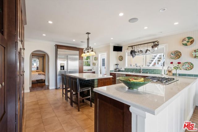 7965 Fareholm Drive, Los Angeles, CA 90046