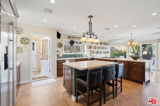 7965 Fareholm Drive, Los Angeles, CA 90046