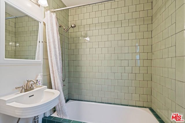 7965 Fareholm Drive, Los Angeles, CA 90046