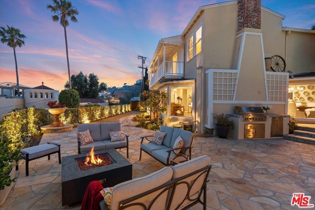 7965 Fareholm Drive, Los Angeles, CA 90046