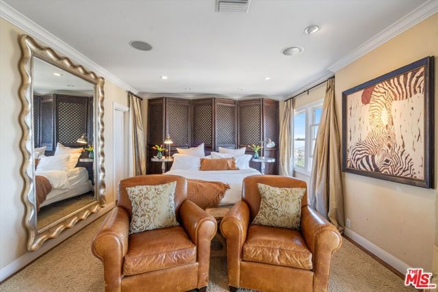 7965 Fareholm Drive, Los Angeles, CA 90046