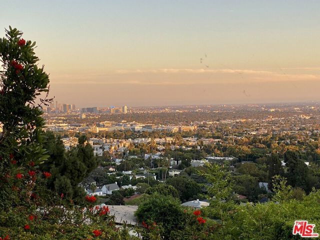 7965 Fareholm Drive, Los Angeles, CA 90046
