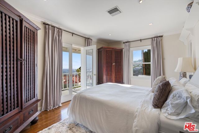 7965 Fareholm Drive, Los Angeles, CA 90046