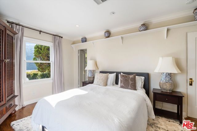 7965 Fareholm Drive, Los Angeles, CA 90046
