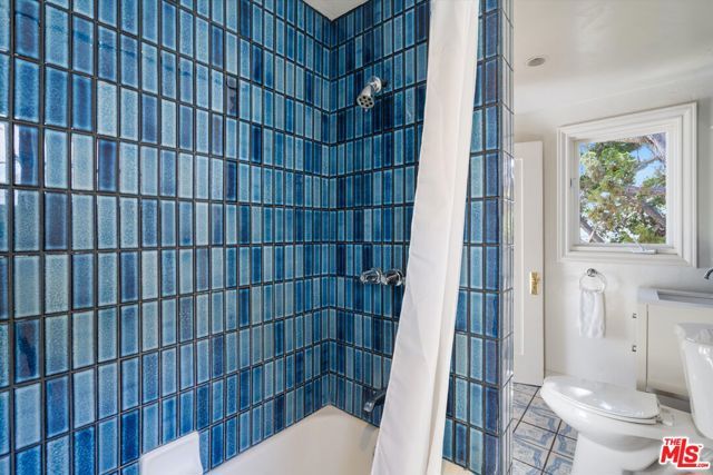 7965 Fareholm Drive, Los Angeles, CA 90046