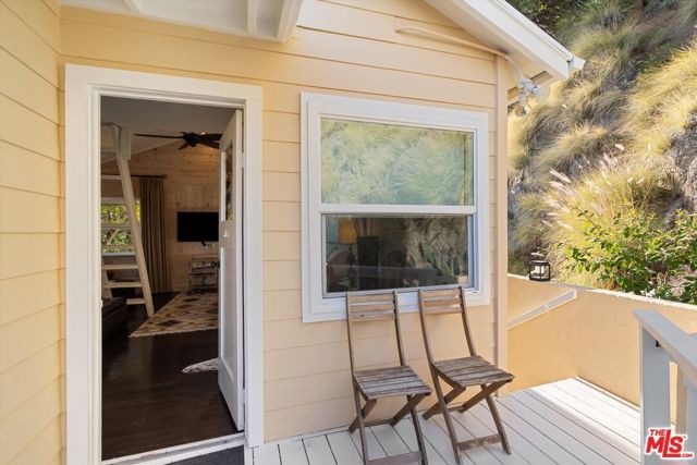 7965 Fareholm Drive, Los Angeles, CA 90046