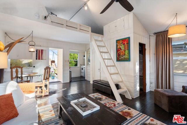 7965 Fareholm Drive, Los Angeles, CA 90046