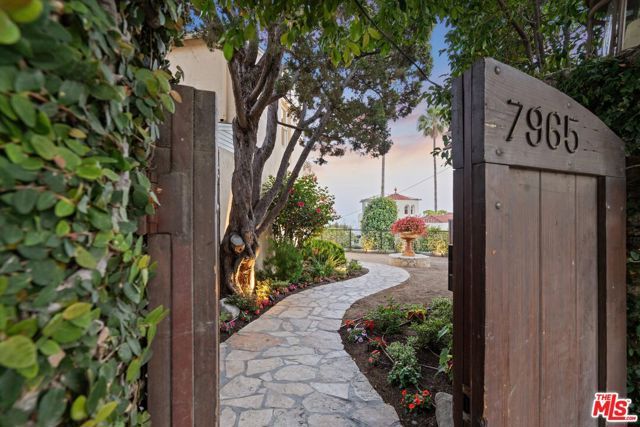 7965 Fareholm Drive, Los Angeles, CA 90046