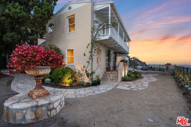 7965 Fareholm Drive, Los Angeles, CA 90046