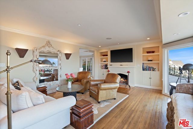 7965 Fareholm Drive, Los Angeles, CA 90046