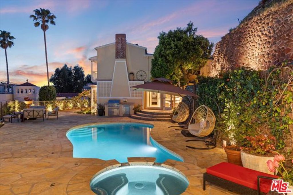 7965 Fareholm Drive, Los Angeles, CA 90046