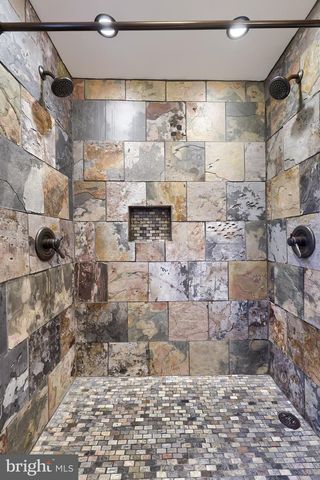 1863 HARRINGTON DR, Lancaster, PA 17601