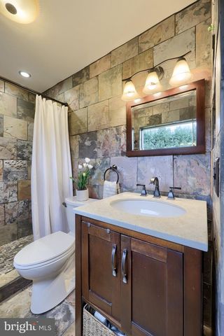 1863 HARRINGTON DR, Lancaster, PA 17601