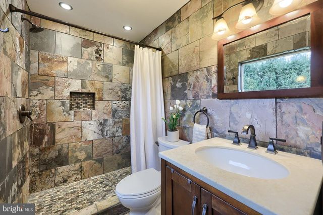 1863 HARRINGTON DR, Lancaster, PA 17601