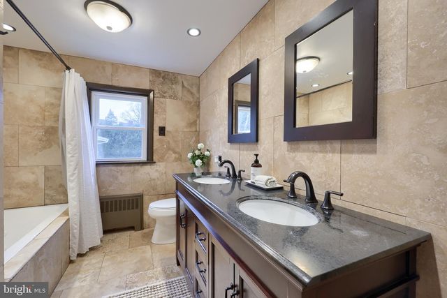 1863 HARRINGTON DR, Lancaster, PA 17601