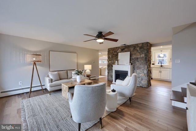 1863 HARRINGTON DR, Lancaster, PA 17601